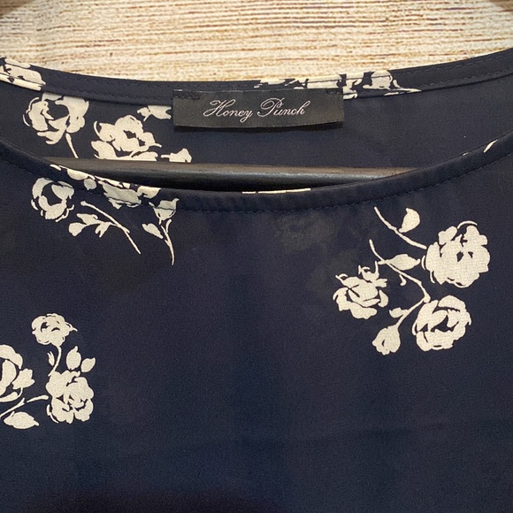 Small | navy blue shift style dress with white floral design - Picture 5 of 7